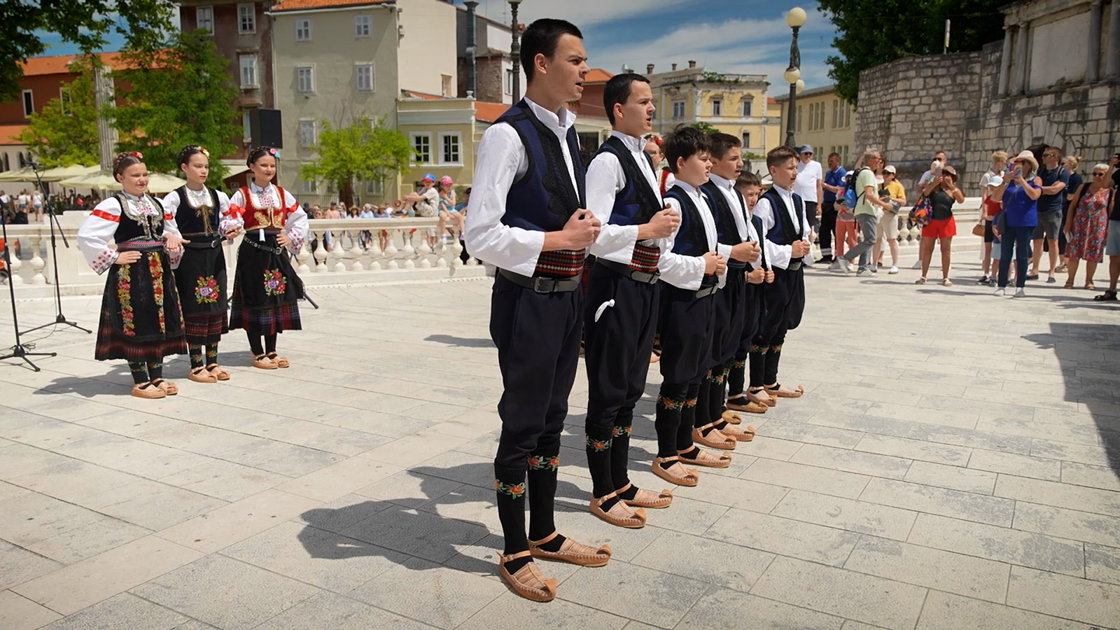U Zadru užičko kolo, zaplesala i zastupnica